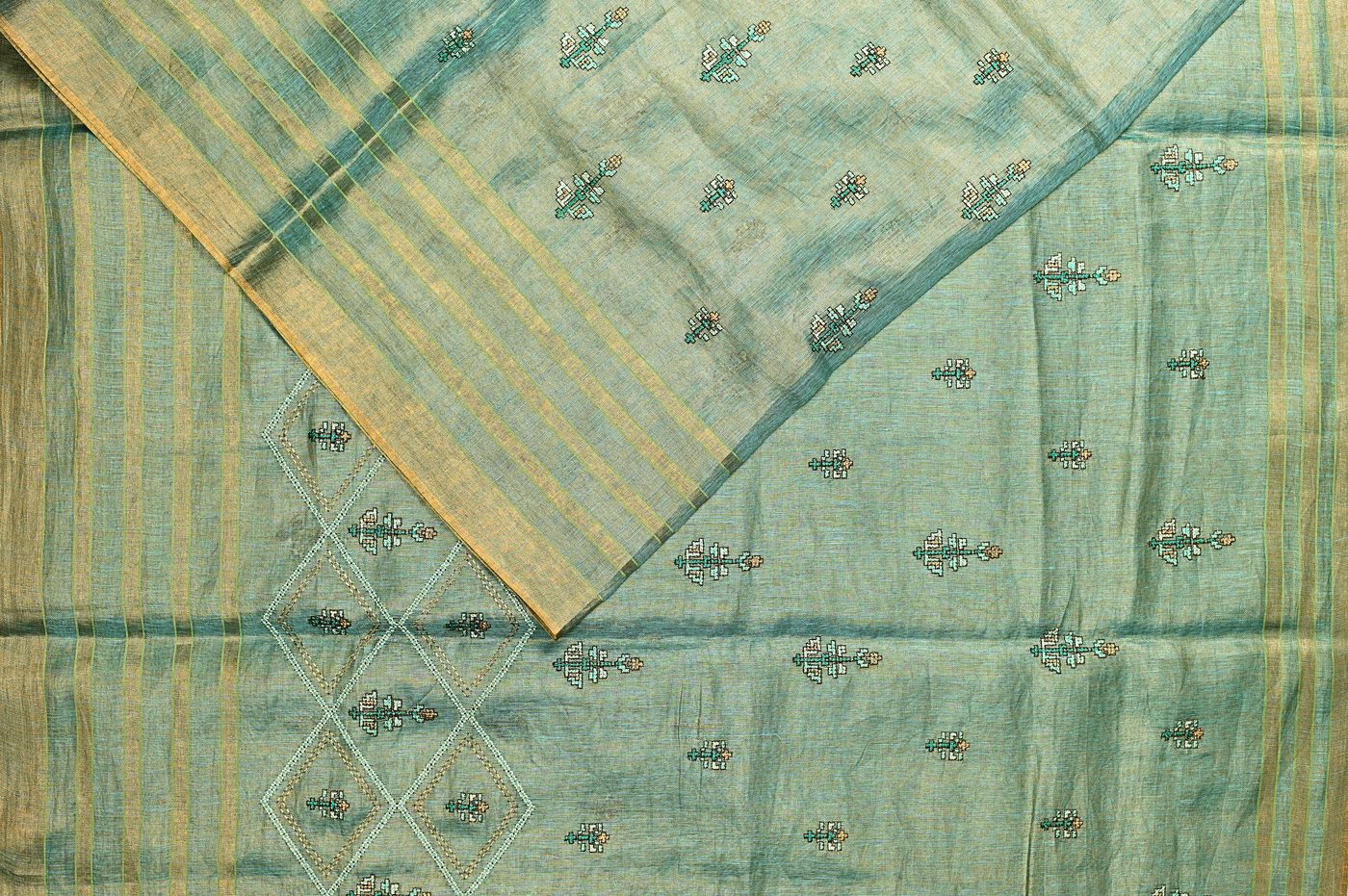 Fancy Handloom № 01. experimental handloom mixing silk with cotton or wool for daily wear. Photographed at Trisha Silks Jubilee Hills.