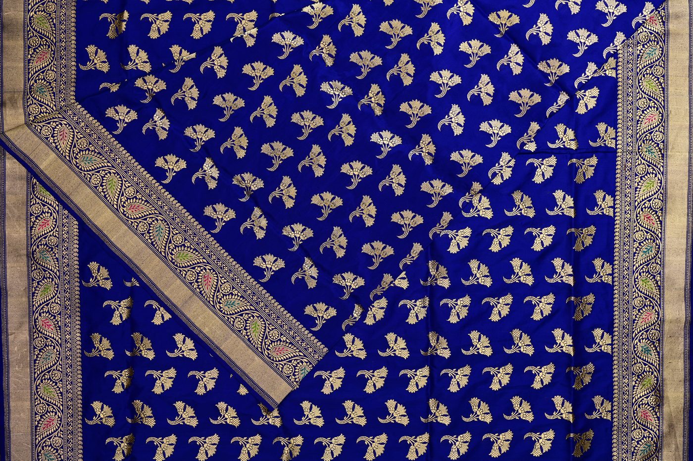 Banarasi Katan Silk № 01. pure katan silk warp, kadhwa weave, antique gold zari. Photographed at Trisha Silks Jubilee Hills.