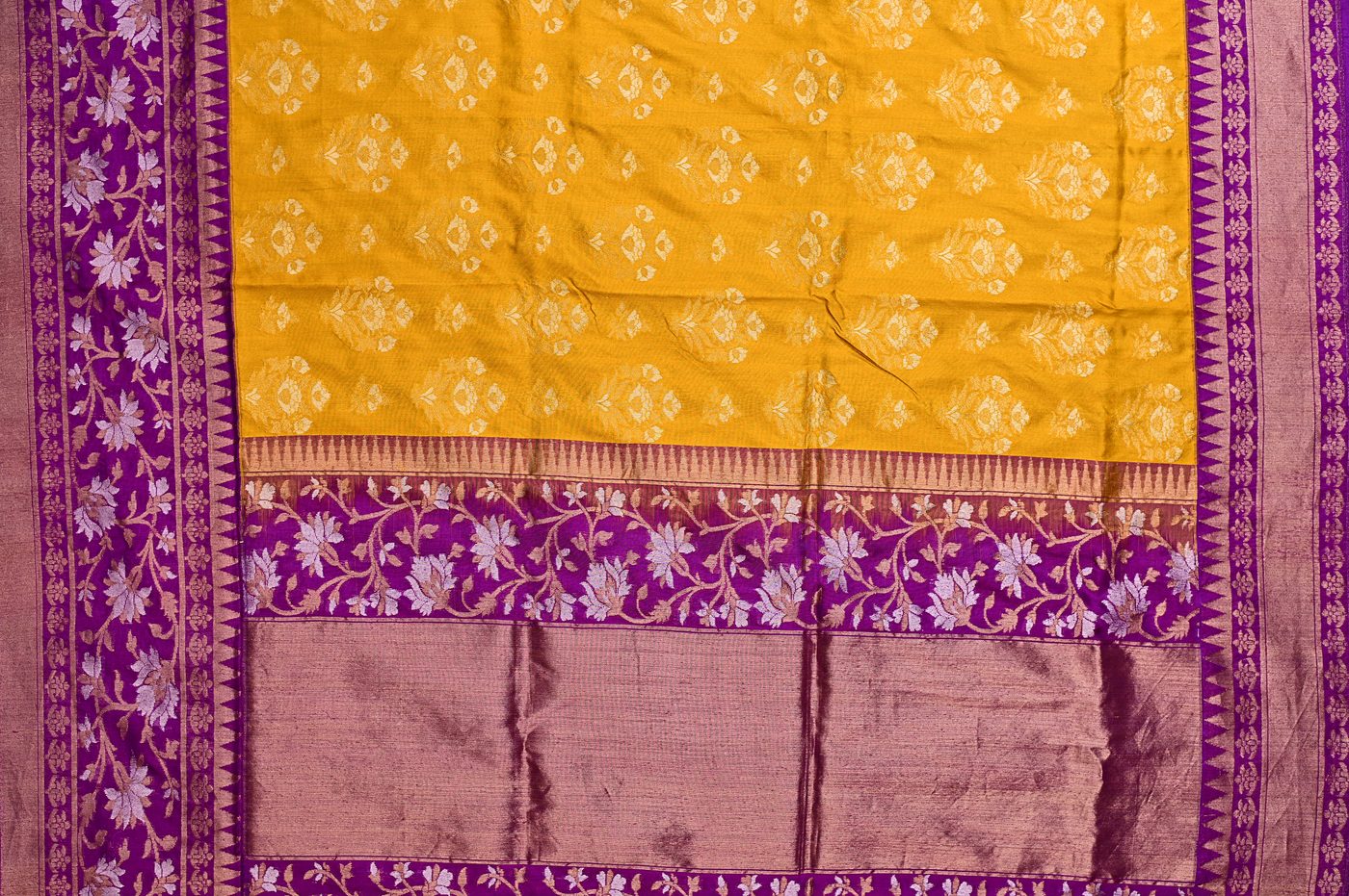 Banarasi Silk № 05. pure katan silk, kadhwa hand weave, gold and silver real zari. Photographed at Trisha Silks Jubilee Hills.