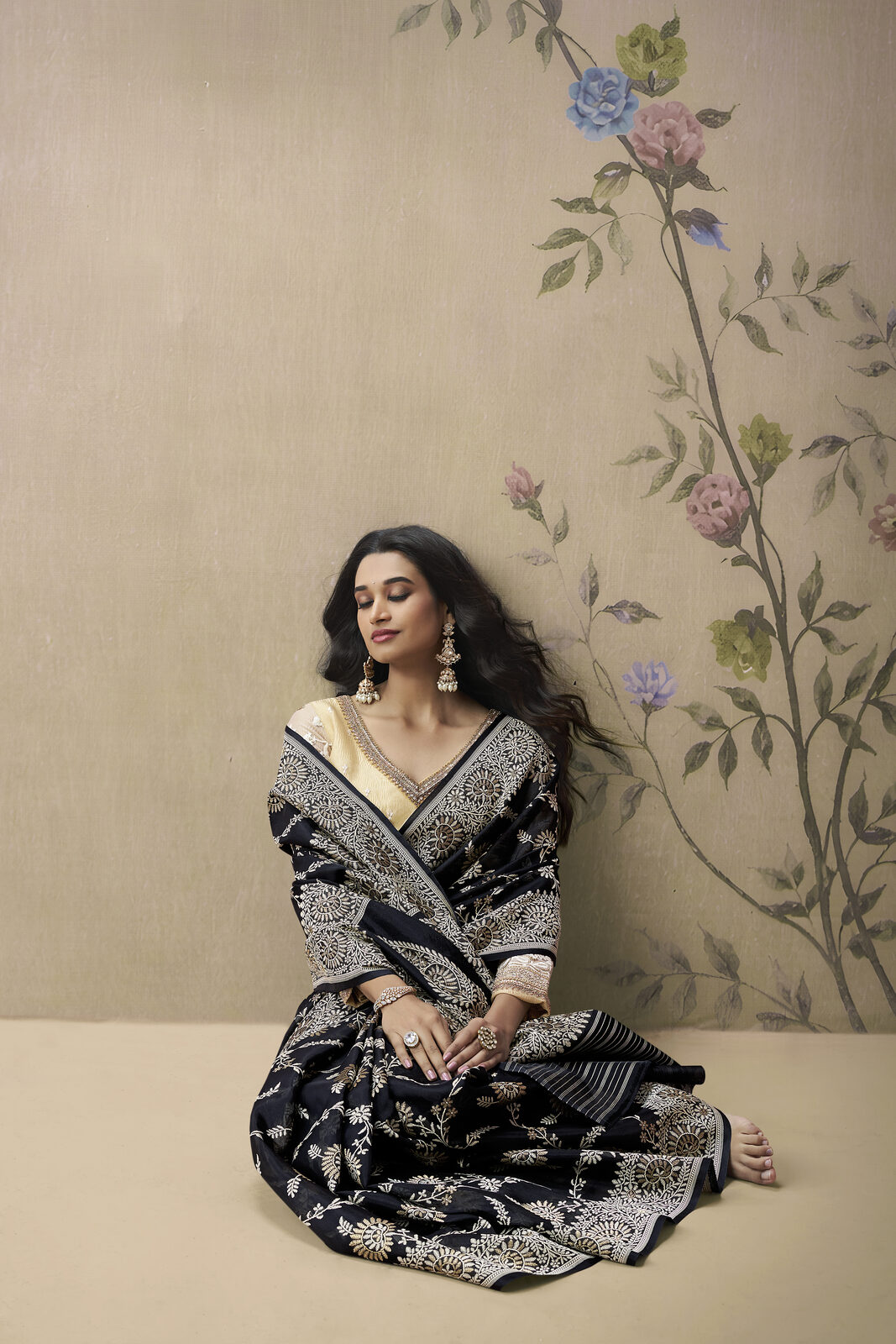 Editorial portrait of a patron in a pure Maheshwari saree with reversible jewel-tone border